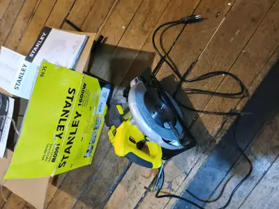 Sierra circular Stanley en caja - miniatura 4