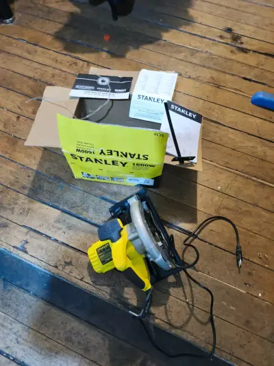 Sierra circular Stanley en caja - miniatura 5