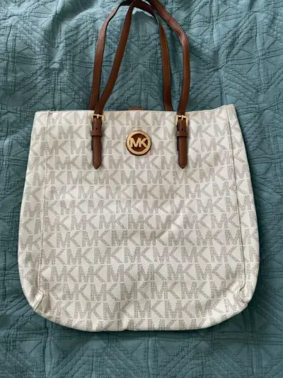 Bolso tote Michael Kors beige con asas marrones - miniatura 1