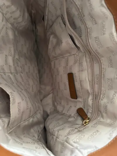 Bolso tote Michael Kors beige con asas marrones - miniatura 3
