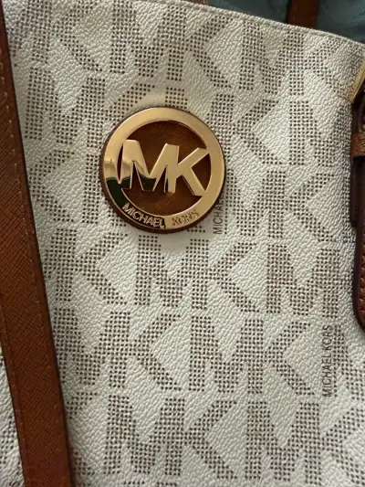 Bolso tote Michael Kors beige con asas marrones - miniatura 4