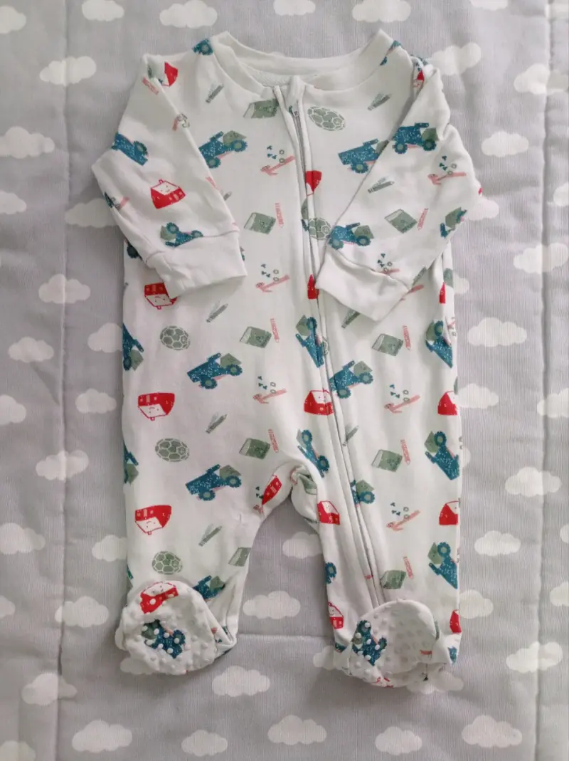 Set 4 pijamas enteritos para bebé con estampados - 2