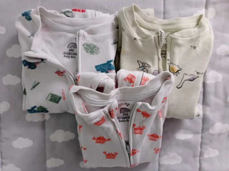 Set 4 pijamas enteritos para bebé con estampados - 4