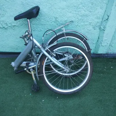 Bicicleta plegable urbana en buen estado - miniatura 2