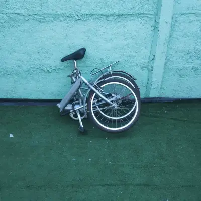 Bicicleta plegable urbana en buen estado - miniatura 3