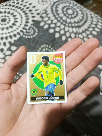 Lámina Extra Sticker Panini Vinícius Júnior FIFA - miniatura 1