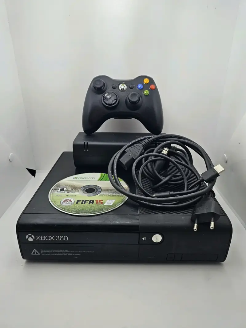 Xbox 360 E de 4GB + Juego - 1