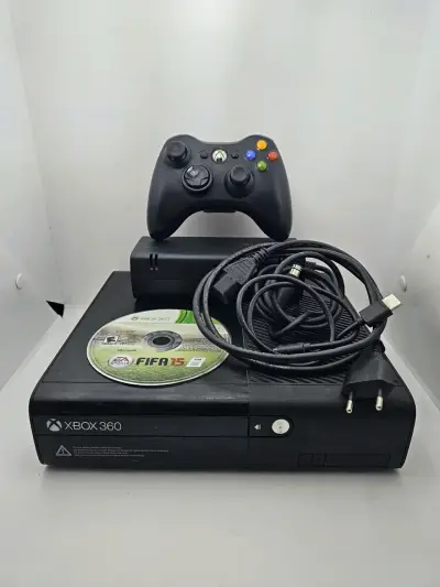 Xbox 360 E de 4GB + Juego - miniatura 1
