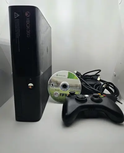 Xbox 360 E de 4GB + Juego - miniatura 2