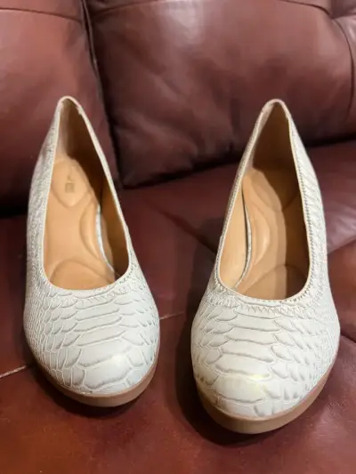 Zapatos gacel N•38 blanco y vestido blanco L - miniatura 2