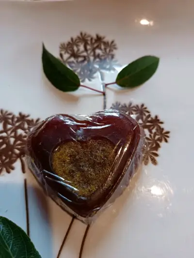 Jabón artesanal en forma de corazón - miniatura 1