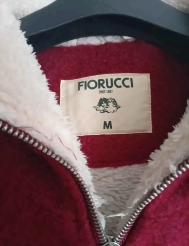 Abrigo rojo con capucha para mujer - 4