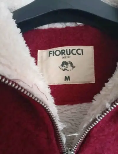 Abrigo rojo con capucha para mujer - miniatura 4