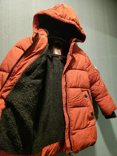 Chaqueta forrada con capucha - miniatura 5