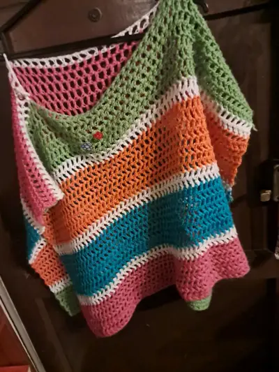 Poncho tejido a crochet multicolor para mujer - miniatura 1