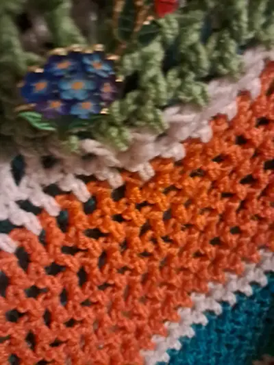 Poncho tejido a crochet multicolor para mujer - miniatura 6