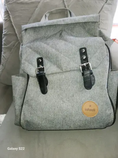 Mochila pañalera gris Infanti con correas ajustables - miniatura 1