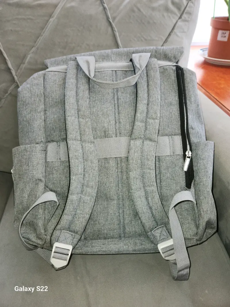 Mochila pañalera gris Infanti con correas ajustables - 2