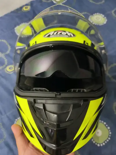 Casco de moto Airoh amarillo con visor - miniatura 1