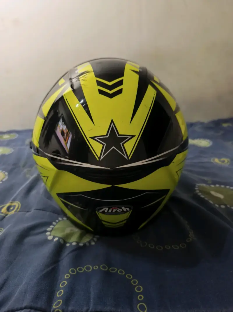 Casco de moto Airoh amarillo con visor - 3