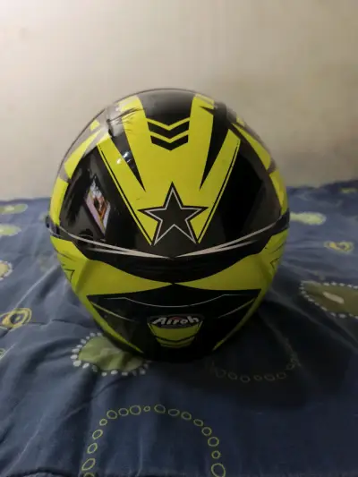 Casco de moto Airoh amarillo con visor - miniatura 3
