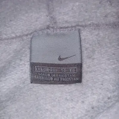 Polerón Nike gris con diseño de llamas - miniatura 4