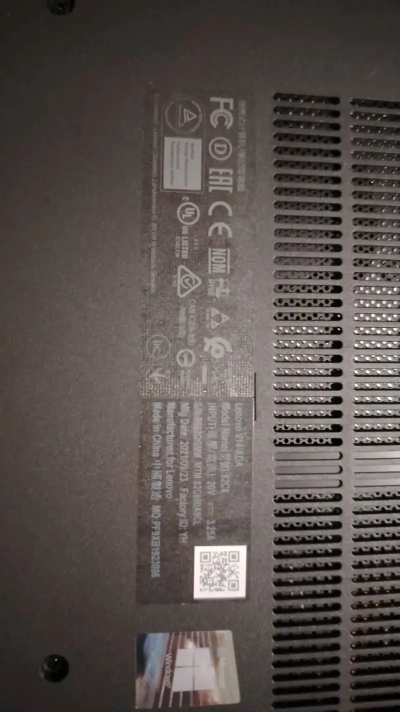 Laptop Lenovo V14 ADA en buen estado - 1
