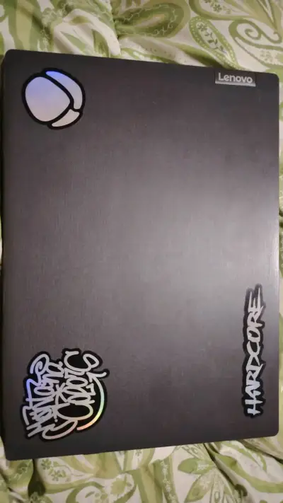 Laptop Lenovo V14 ADA en buen estado - miniatura 3