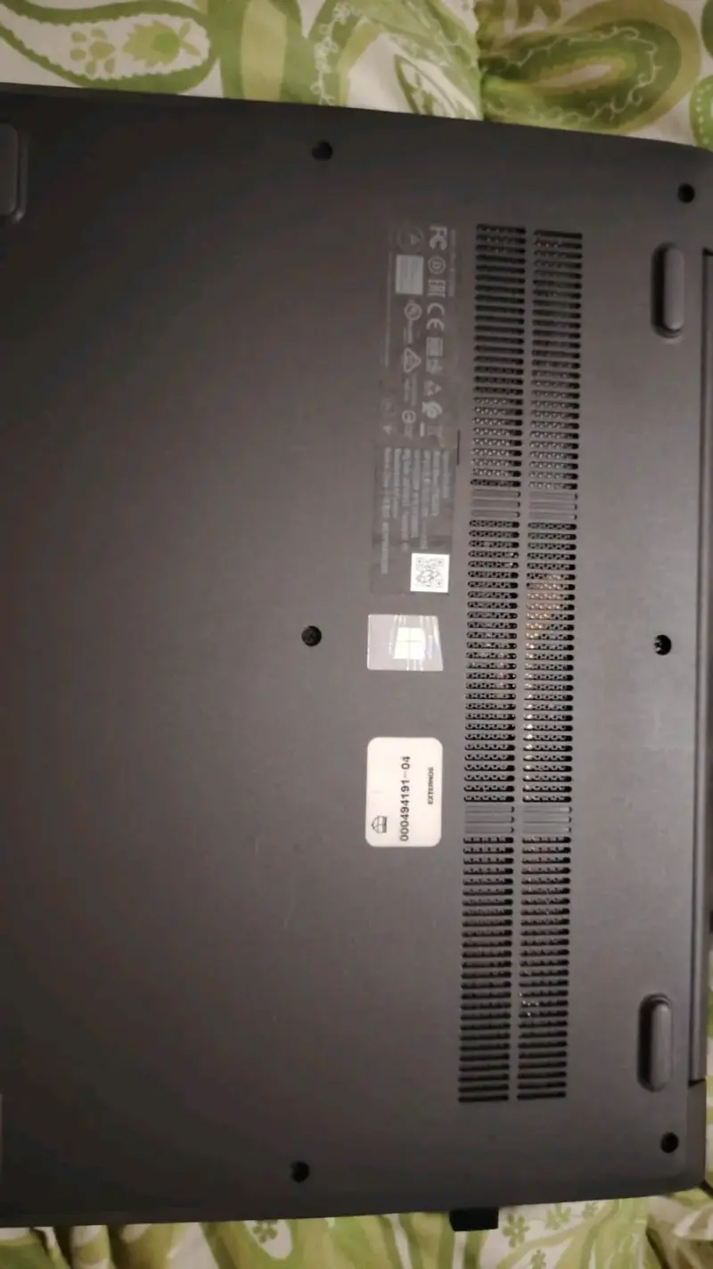 Laptop Lenovo V14 ADA en buen estado - 4