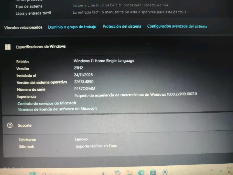 Laptop Lenovo V14 ADA en buen estado - 6
