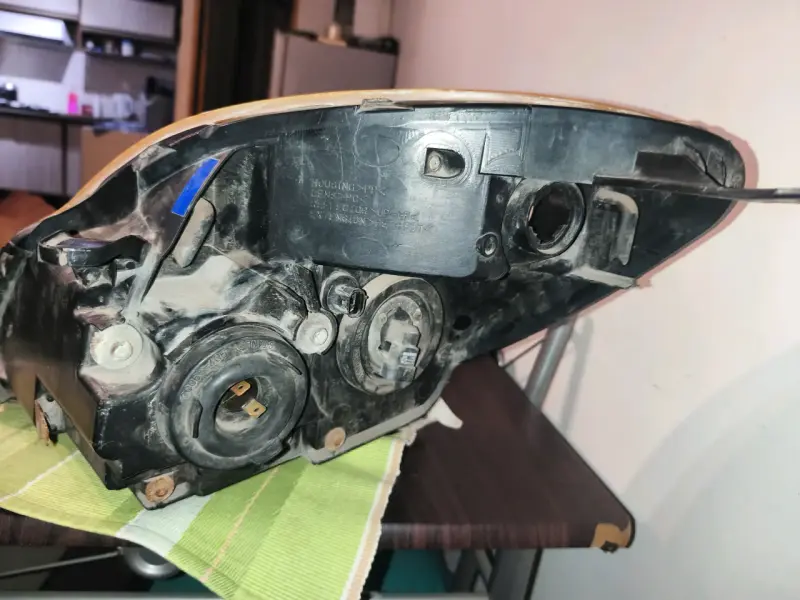 Foco delantero de auto usado en buen estado - 2