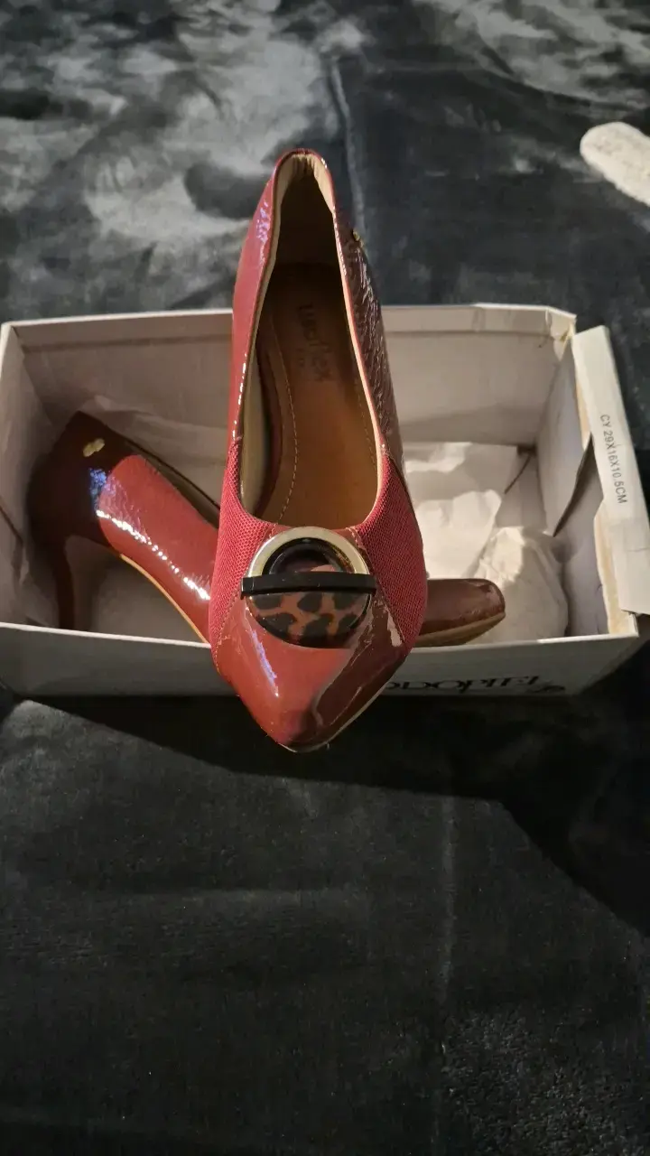 Zapatos de tacón alto rojos elegantes - 3