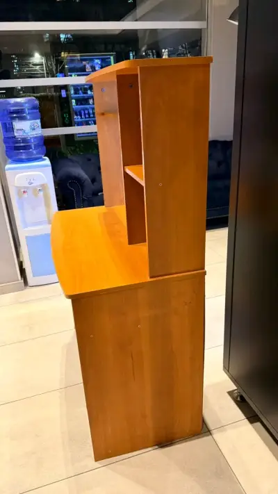Escritorio de madera compacto para oficina, - miniatura 2