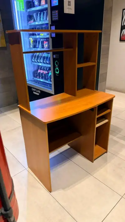 Escritorio de madera compacto para oficina, - miniatura 3