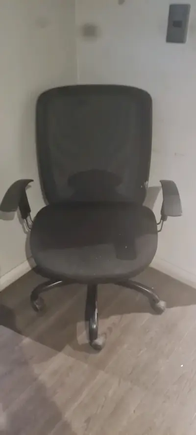 Escritorio de madera compacto para oficina, - miniatura 5
