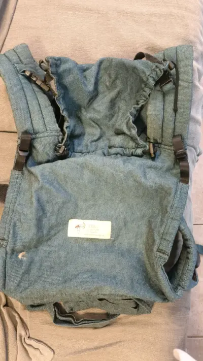 Mochila portabebé ergonómica azul - miniatura 1
