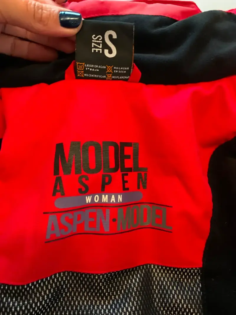 Chaqueta de montaña roja con reflectores para mujer - 3