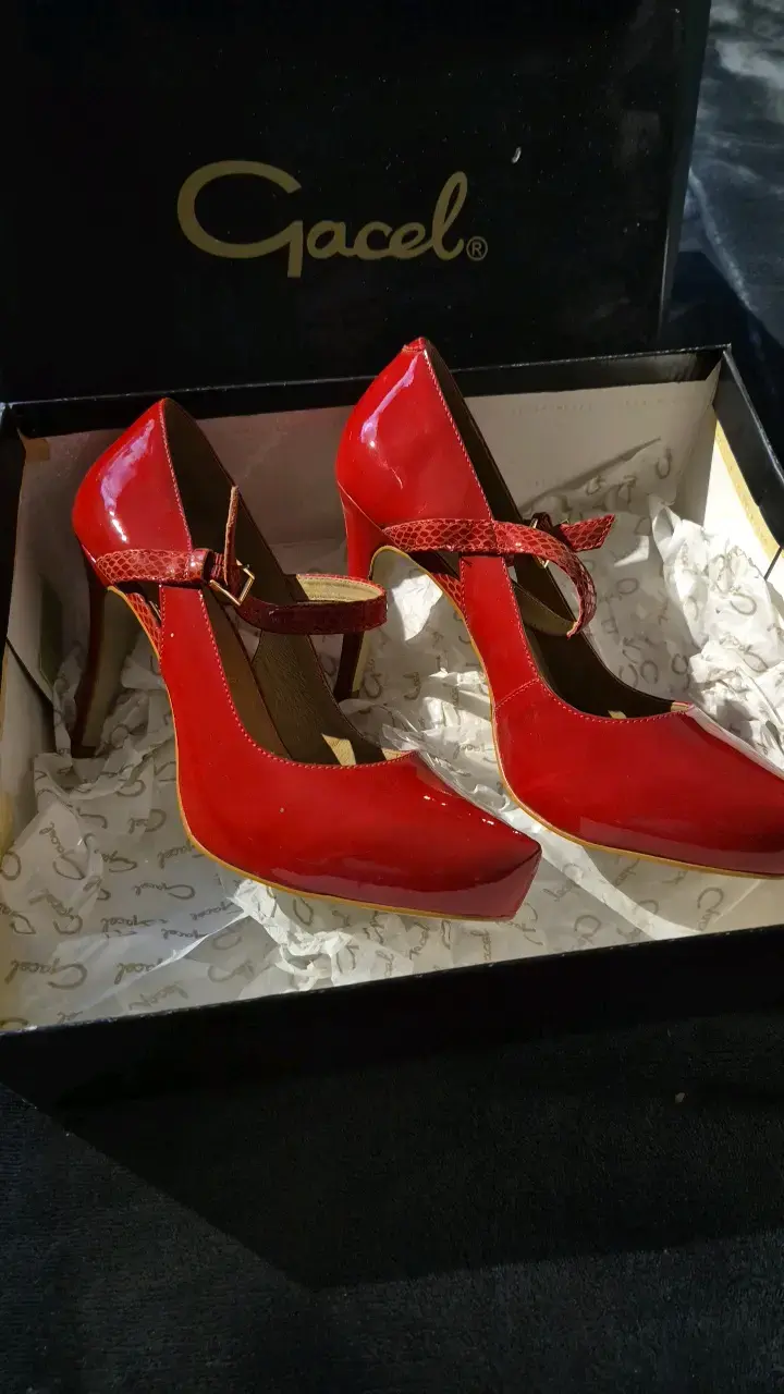 Zapatos de tacón rojo charol marca Gacel - 3