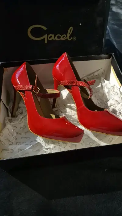 Zapatos de tacón rojo charol marca Gacel - miniatura 3