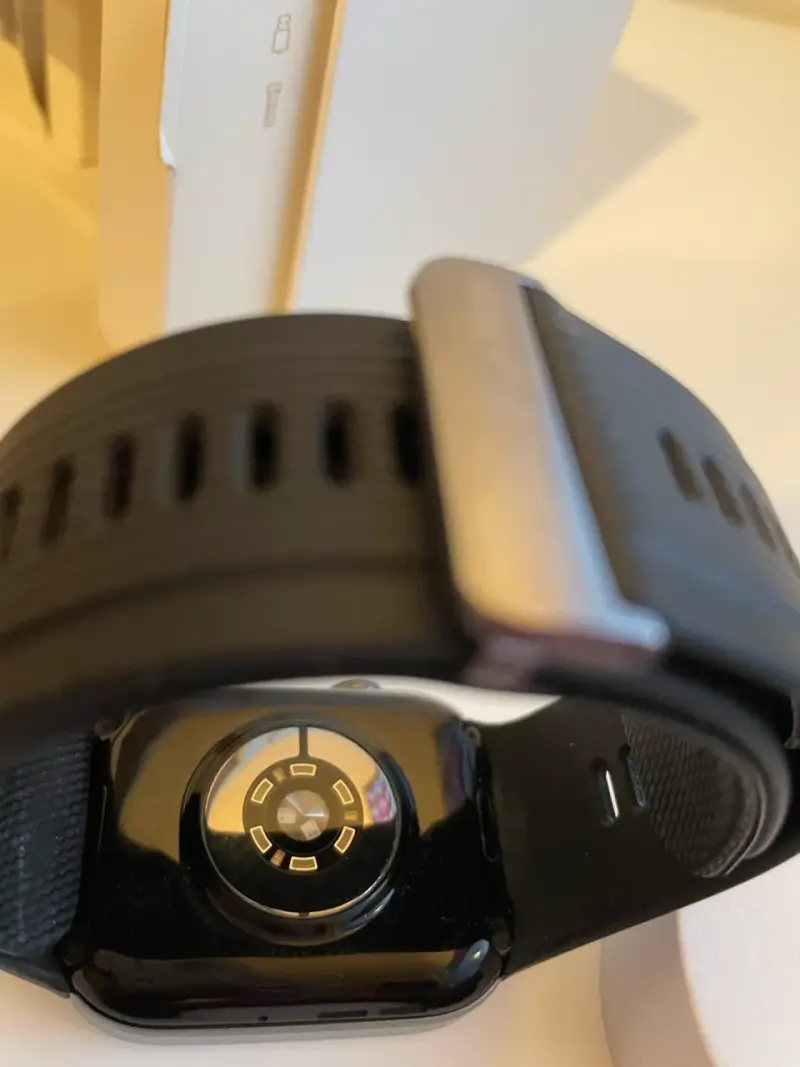 Reloj inteligente con correa negra, y sensor de sa - 1