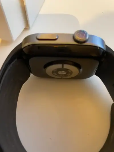 Reloj inteligente con correa negra, y sensor de sa - miniatura 2