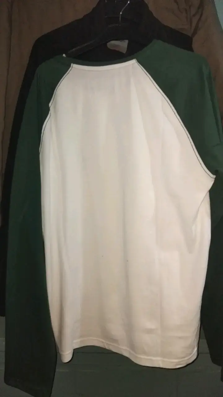 Polera manga larga Robert Lewis verde y blanca - 2