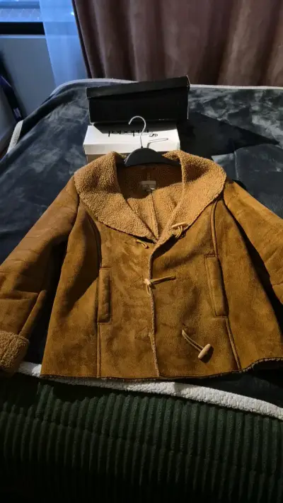 Chaqueta de gamuza marrón con forro de lana - miniatura 1