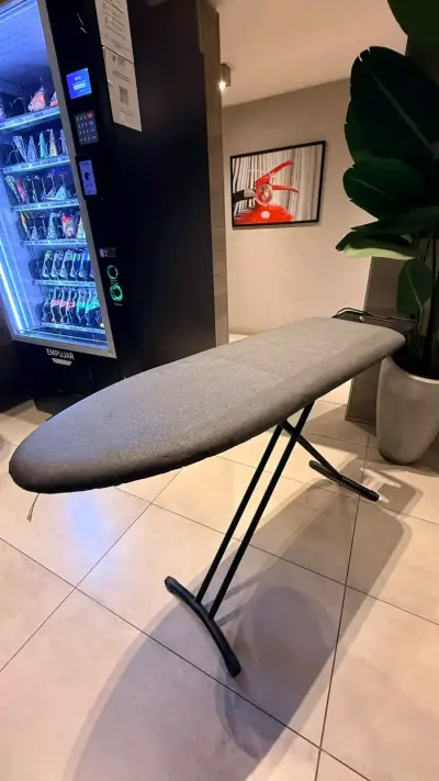 Tabla de planchar plegable con funda gris - miniatura 1