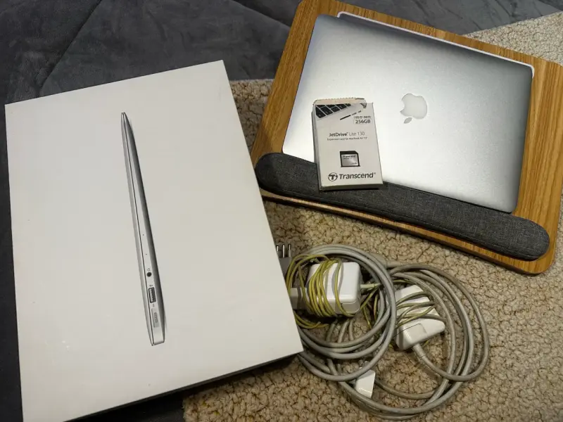 MacBook Air 13" (2017) + 256GB SSD Extra (Transcen - 1