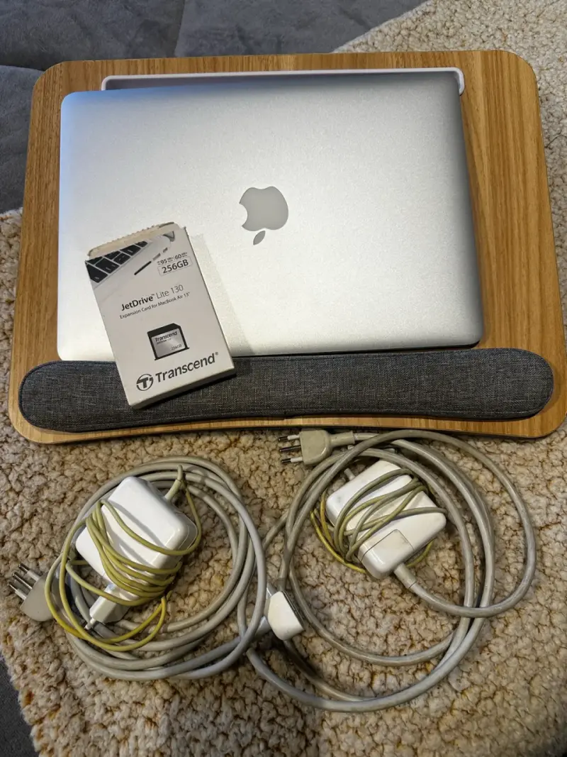MacBook Air 13" (2017) + 256GB SSD Extra (Transcen - 2