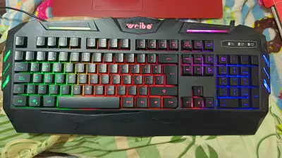 Teclado gamer retroiluminado Weibo RGB - miniatura 1