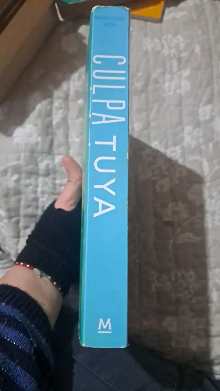 Libro 'Culpa Tuya' de Mercedes Ron - 4