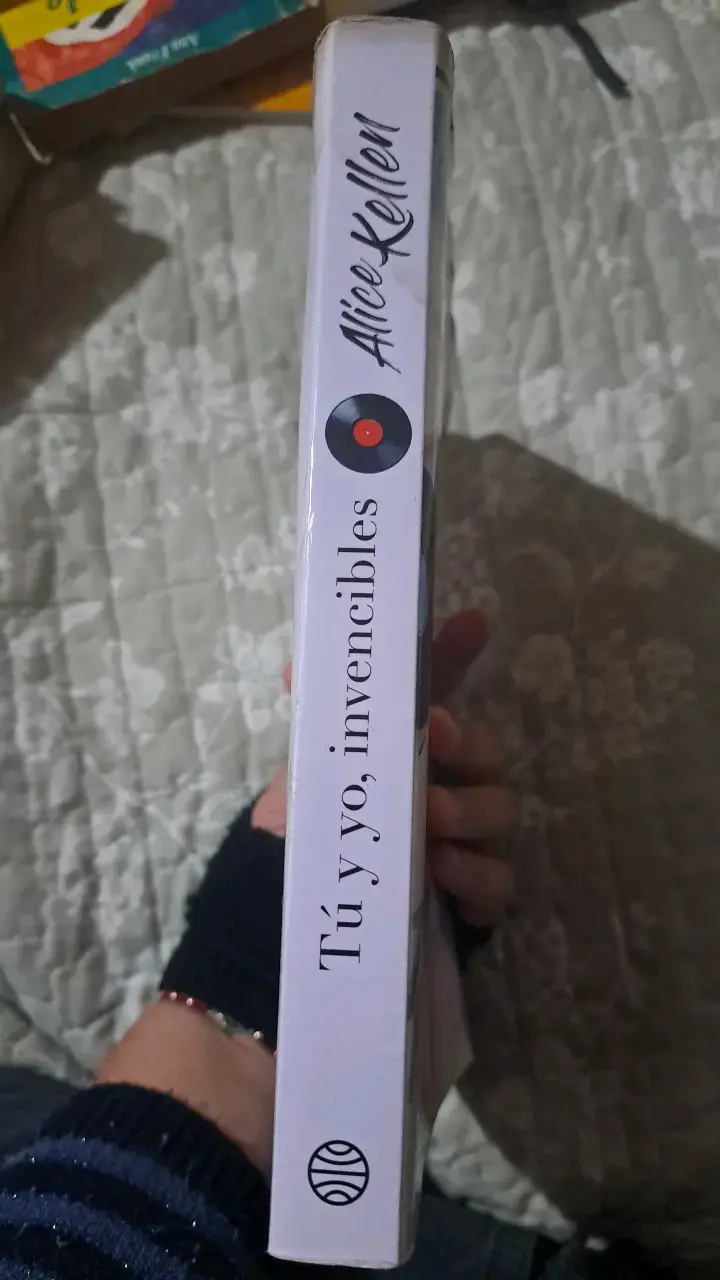 Libro 'Tú y yo, invencibles' de Alice Kellen - 4