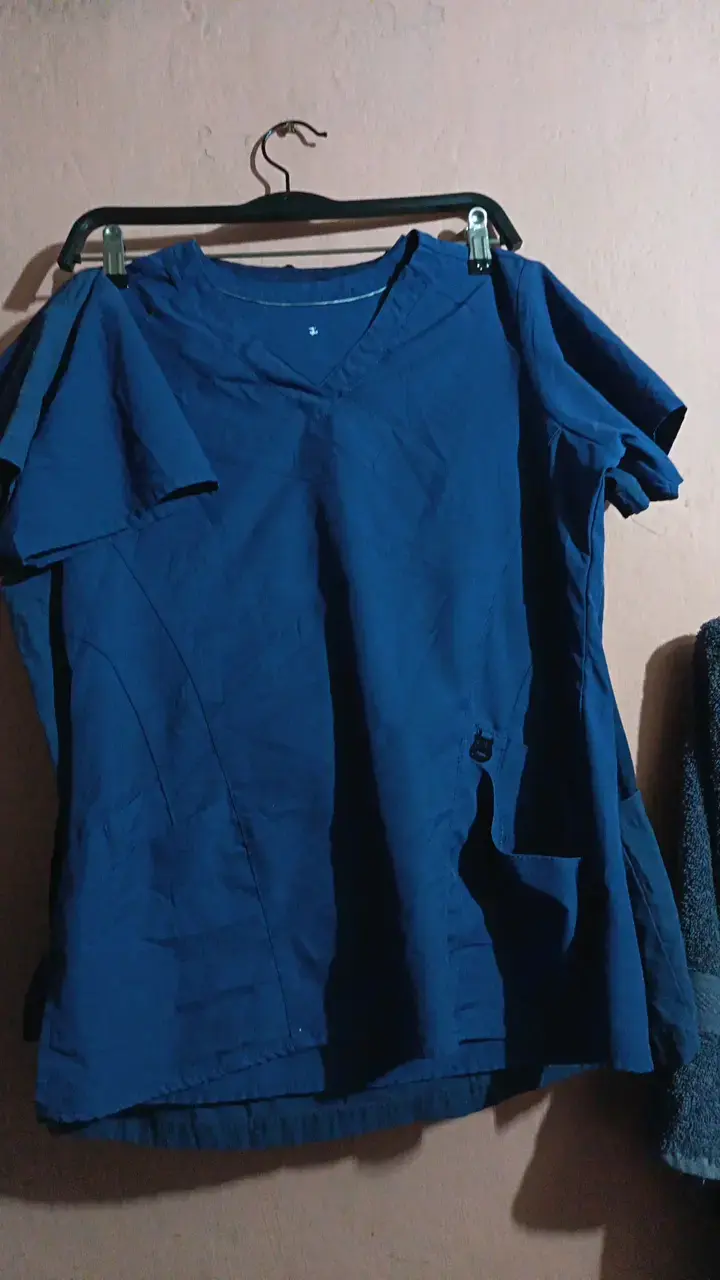 Blusa médica azul para mujer con bolsillos - 3